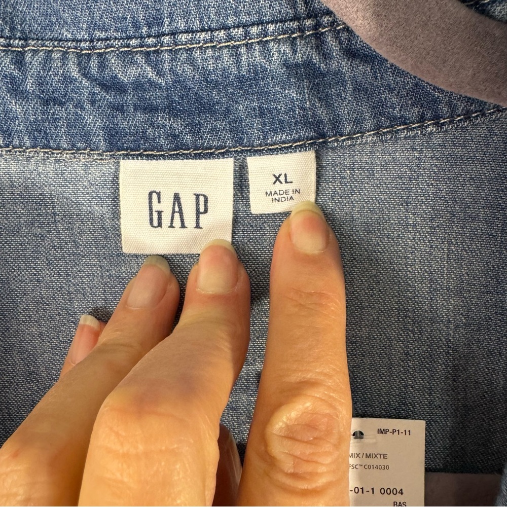 Gap ladies Denim Button-Up Jean shirt - Picture 5 of 8